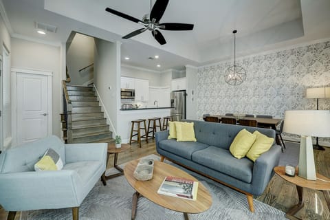 Welcome to your home away from home! Spacious, quiet and perfectly located.