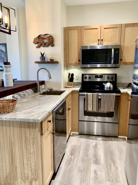 Renovated, fully stocked kitchen