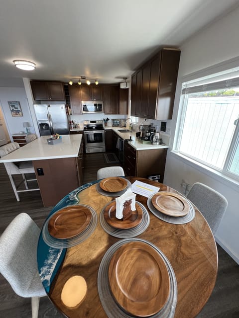 dining table next to kitchen
