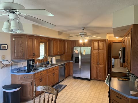 Fully equipped kitchen with 2nd dining area.