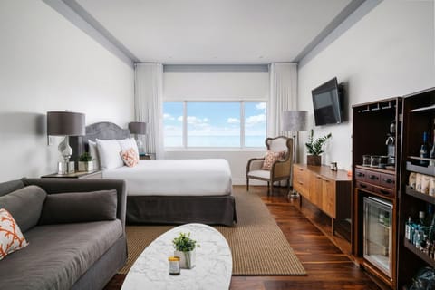 Unit with 1 King size bed. Exact unit will be assigned upon arrival. Views, colors and decor may vary.