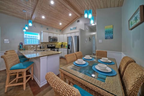 Dining adjacent to the kitchen.