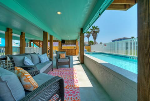 Poolside paradise.