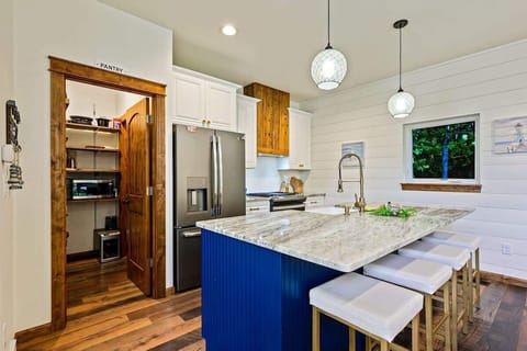 The open and roomy dining area provides the perfect opportunity to extend your gatherings into the adjacent kitchen space.