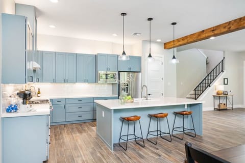 Island with bar seating