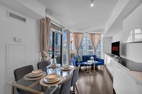 Bright, perfectly located 1-BR unit just steps away from Toronto's best attractions.