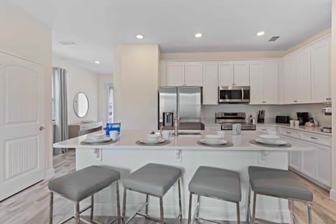 Polished kitchen of the cottage in Kissimmee Florida - Revel in the delight of fully equipped kitchen - Every corner is crafted for a seamless culinary experience - Stainless steel appliances