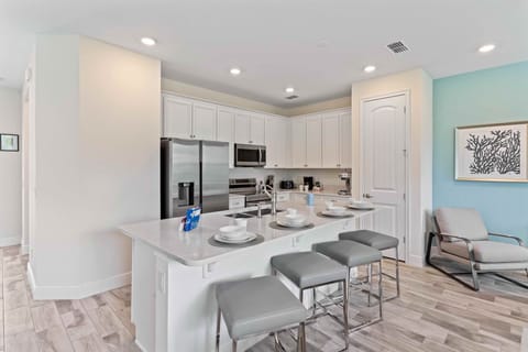 Modern kitchen of the cottage in Kissimmee Florida - Designed for convenience and culinary creativity - Functional layout designed for efficient meal preparation - Integrated appliances for a seamless and stylish appearance