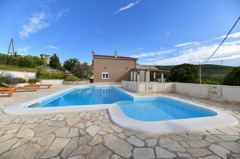 Beautiful villa with private pool and terrace 