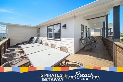 Welcome to 5 Pirates` Getaway by BeachBox