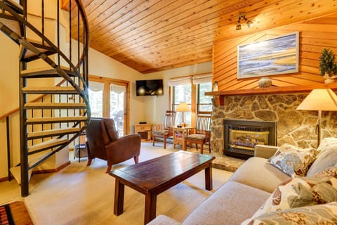 Winter Park Vacation Rental | 2BR | 3BA | 1,259 Sq Ft | Access Only By Stairs
