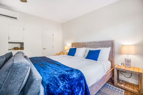 Welcome to our costal gem located in the heart of Pacific Beach. Steps2Sand