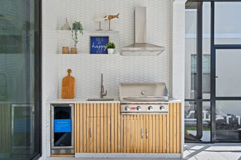 Create unforgettable moments and meals with our summer kitchen.