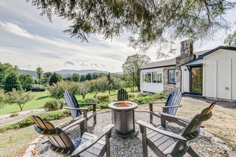 Waynesville Vacation Rental | 2BR | 1.5BA | Stairs to Enter | 950 Sq Ft