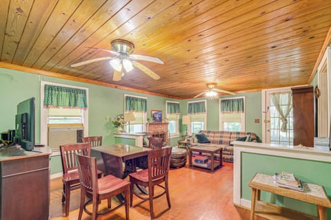 Floral City Vacation Rental | 2BR | 1BA | 1,274 Sq Ft | Stairs Required