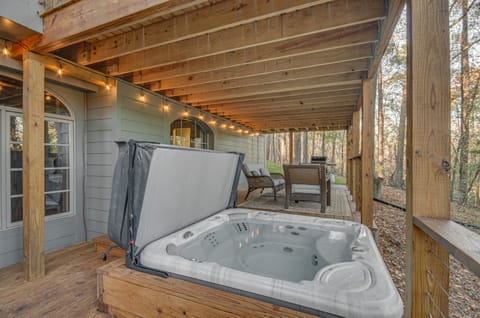 Terry Vacation Rental | 3BR | 1BA | 1,200 Sq Ft | Stairs Required for Access