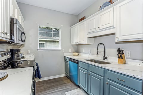 Kitchen & Coffee Bar