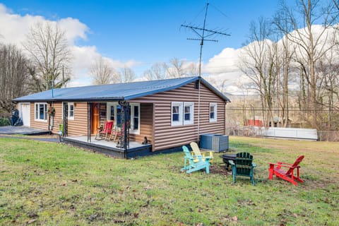 Cosby Vacation Rental | 3BR | 2BA | 1,250 Sq Ft | 2 Steps Required