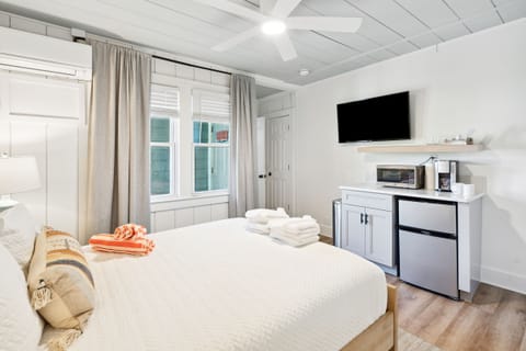 Welcome to The Overnighter - Room 25!