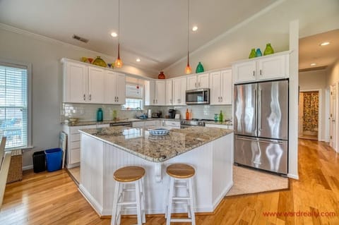 Kitchen with Eat-in Seating