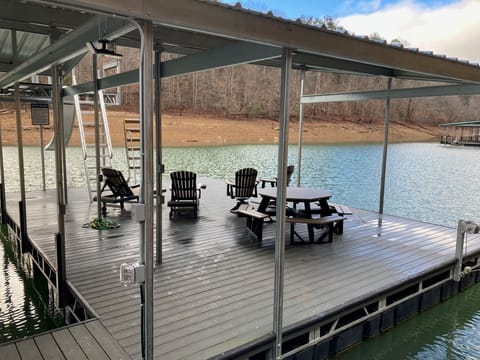 New 2024 - 2 lounge chairs, 2 rocking/swivel chairs, and picnic table at dock.