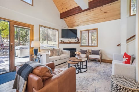 Living area - Freeride Haus - Breckenridge Vacation Rental