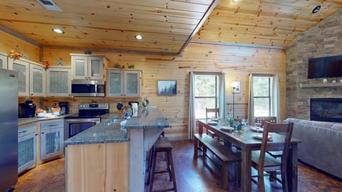 6-Rufus Roost-Kitchen[1][1]