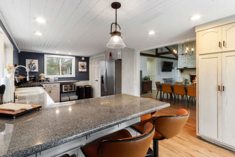 Coffee options of single service Kuerig as well as a party-sized percolator.