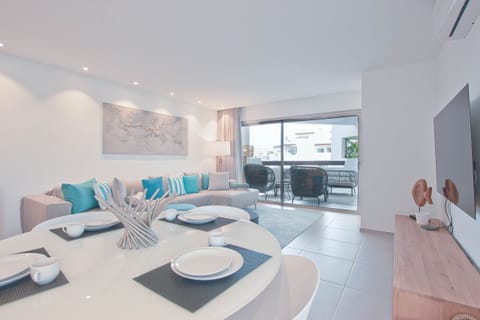 Beautiful spacious living room with dining room