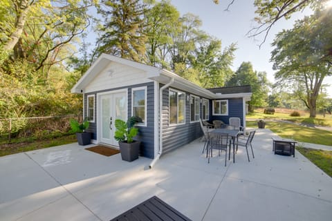 Grass Lake Vacation Rental | 600 Sq Ft | 1BR | 1BA | Step-Free Access