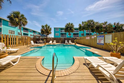 Pick from two outdoor pools.