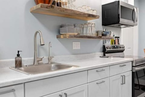 Kitchen filtered water, stove/oven microwave and full size fridge