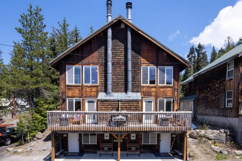 Welcome to Nor Ski Haus Estate! We hope you enjoy this massive Mt Hood paradise in the heart of Government Camp!