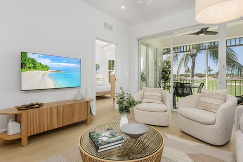 Living Room - with view to golf course, Smart TV/Cable