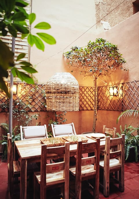 Relax and unwind at the exclusive courtyard garden of the house!