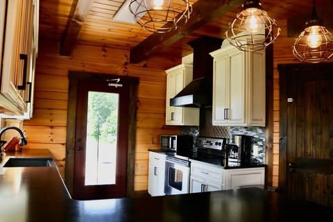 c1b0d50c-aae3-4134-9cc8-7d1249af38c4