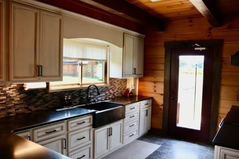 c3be9413-d786-4132-bf77-206a81c6b0bf