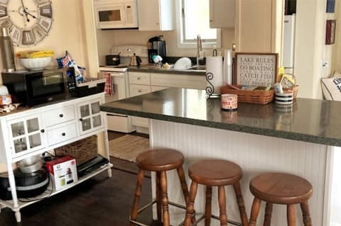 Kitchen and kitchen island with 4 bar stools for additional seating