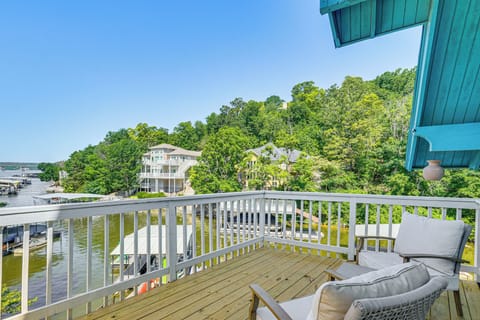 Camdenton Vacation Rental | 4BR | 3BA | 3 Steps to Enter | 2,400 Sq Ft