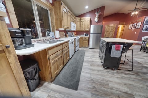 Plenty of room to have all hands on deck to help prepare meals and clean up afterwards!