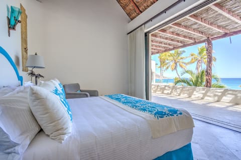 King-size bed with ocean view
