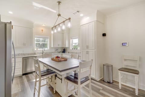 Kitchen & Dining Area | Equipped w/ Cooking Essentials | Dishware & Flatware