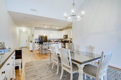 Dining Table | Dishware & Flatware