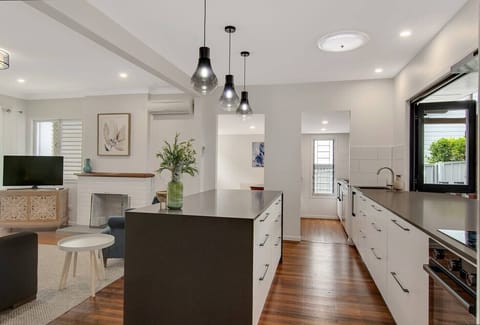 Gourmet kitchen & butler's pantry