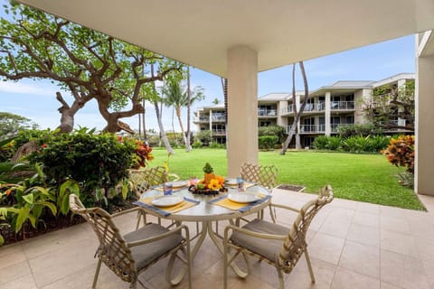 Welcome to Vista Waikoloa E105, a 2-bedroom, 2-bathroom villa at Vista Waikoloa, where relaxation and convenience await.