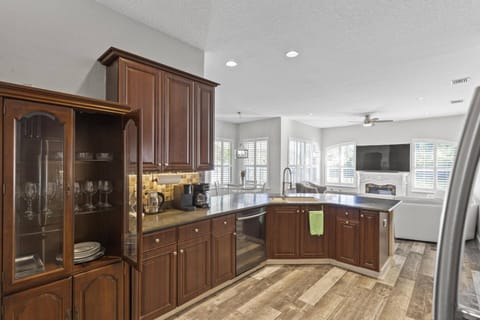 Gather 'Round: Beautiful Kitchen for Cooking and Connection