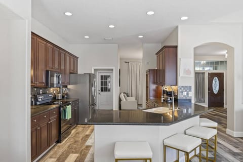 Gather 'Round: Beautiful Kitchen for Cooking and Connection