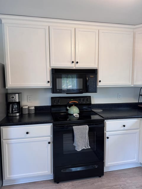 Full size kitchen appliances w/ more small appliances available on the premises