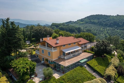 Activities, Amenities, Balcony / Terrace / Patio, Building Exterior, Garden, Main Entrance, Pool, Spring, Summer