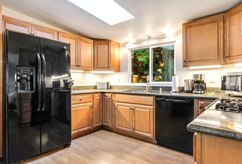 Great counter space and easy to clean